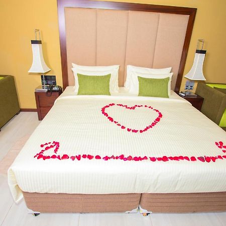 Amora Lagoon Hotel Katunayaka Εξωτερικό φωτογραφία