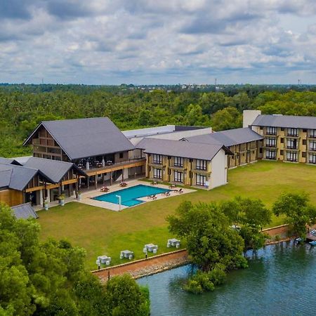 Amora Lagoon Hotel Katunayaka Εξωτερικό φωτογραφία