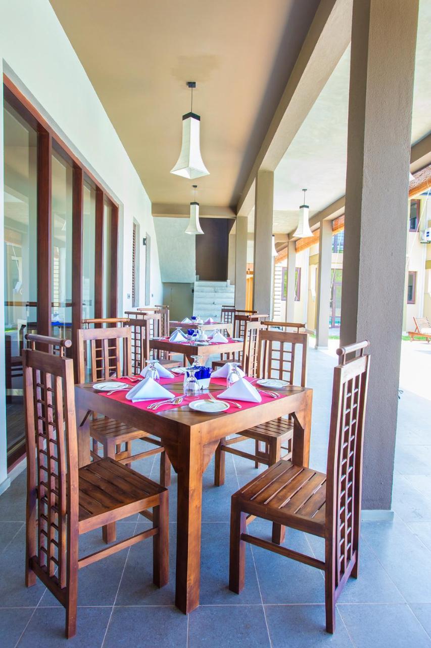 Amora Lagoon Hotel Katunayaka Εξωτερικό φωτογραφία