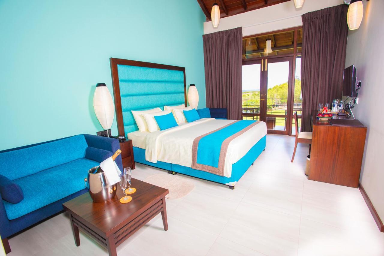 Amora Lagoon Hotel Katunayaka Εξωτερικό φωτογραφία