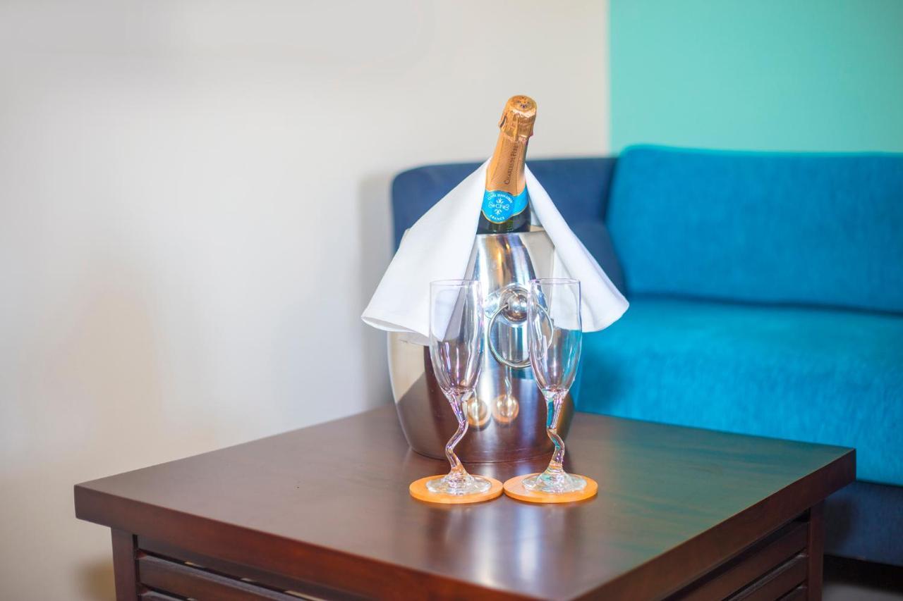 Amora Lagoon Hotel Katunayaka Εξωτερικό φωτογραφία