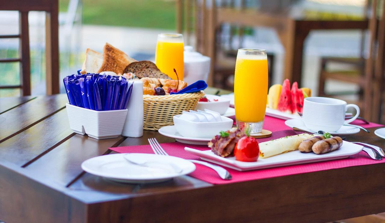 Amora Lagoon Hotel Katunayaka Εξωτερικό φωτογραφία