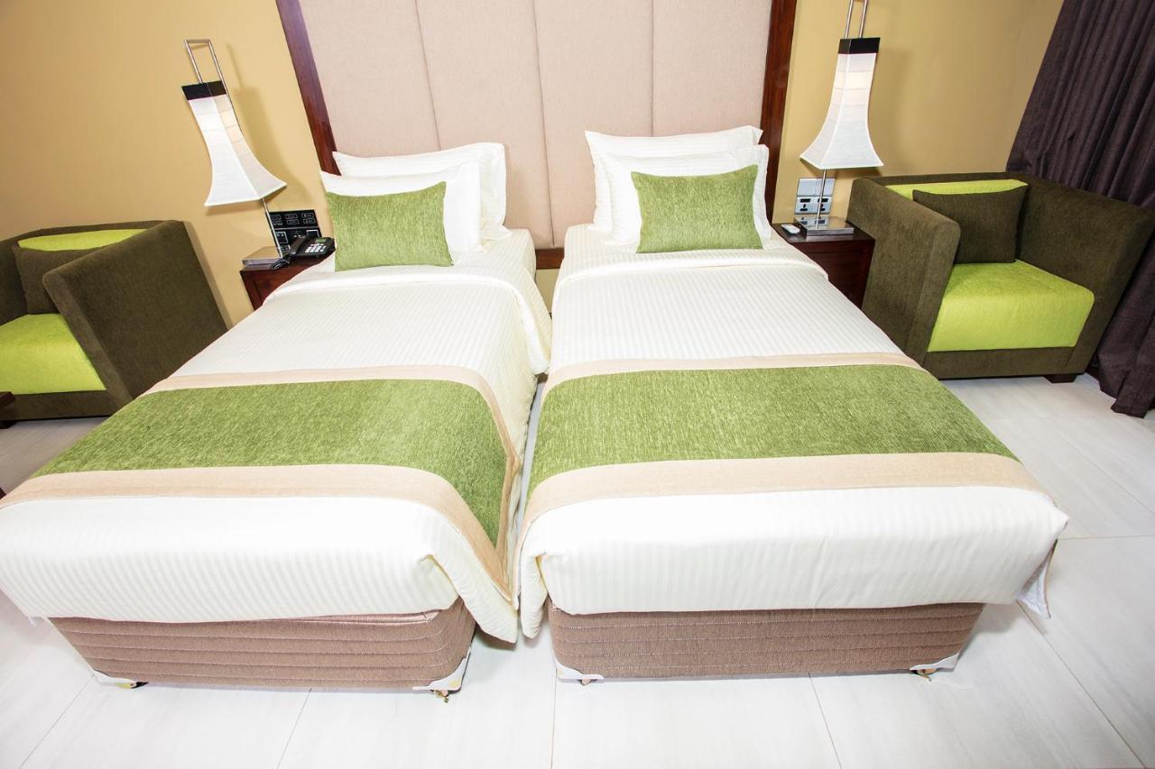 Amora Lagoon Hotel Katunayaka Εξωτερικό φωτογραφία