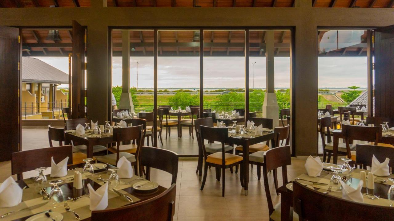 Amora Lagoon Hotel Katunayaka Εξωτερικό φωτογραφία