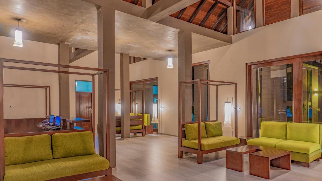 Amora Lagoon Hotel Katunayaka Εξωτερικό φωτογραφία