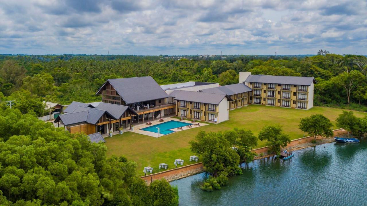 Amora Lagoon Hotel Katunayaka Εξωτερικό φωτογραφία