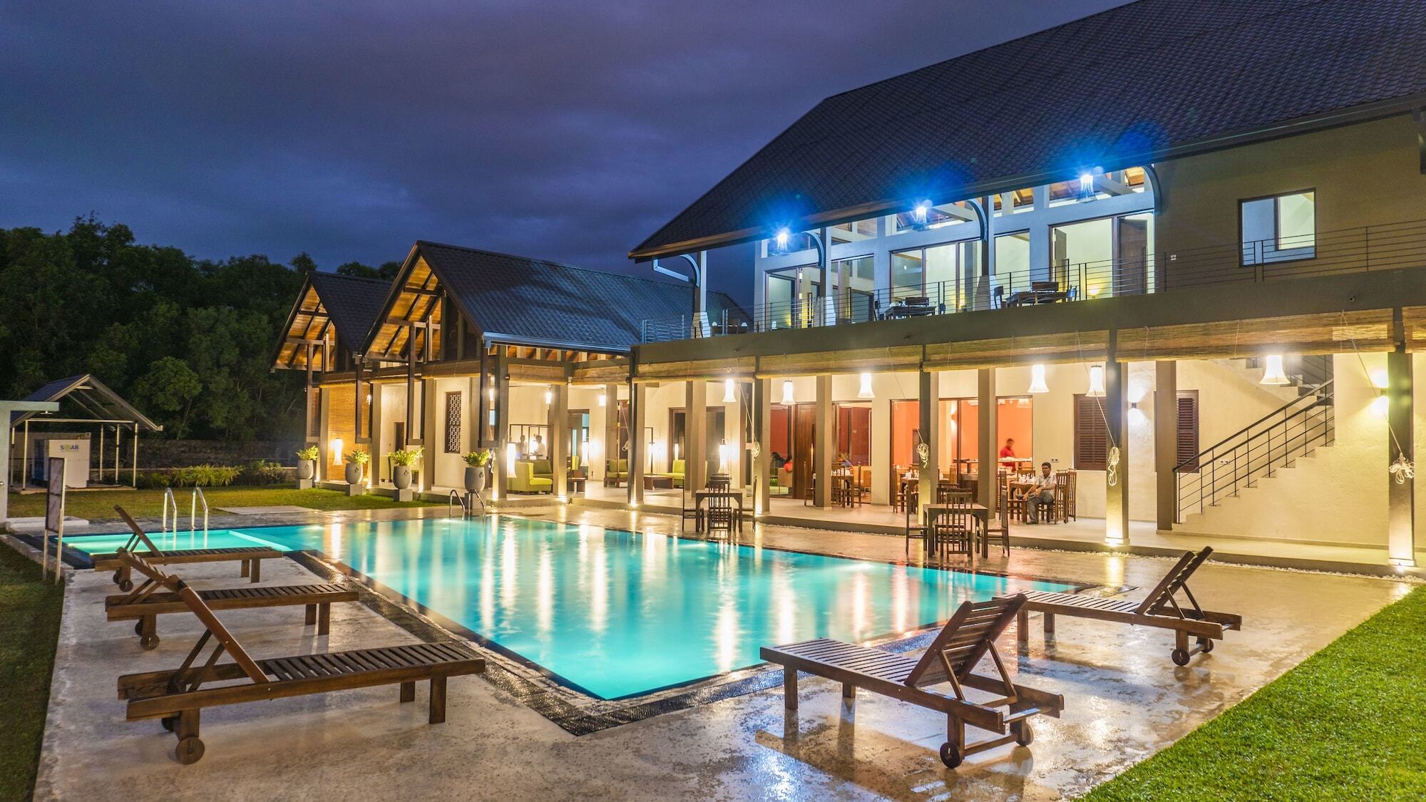 Amora Lagoon Hotel Katunayaka Εξωτερικό φωτογραφία